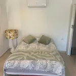 De Invitados شقة *